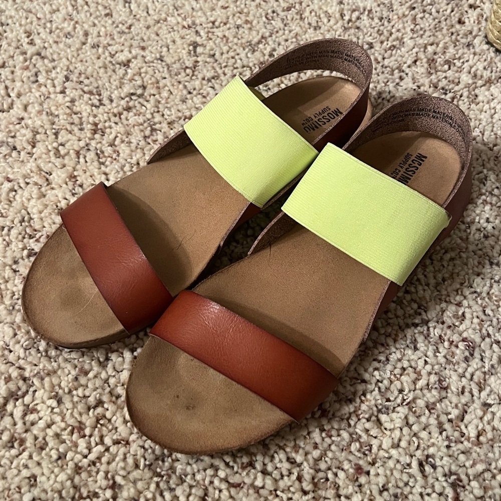 ✳️ Neon Accent Sandals